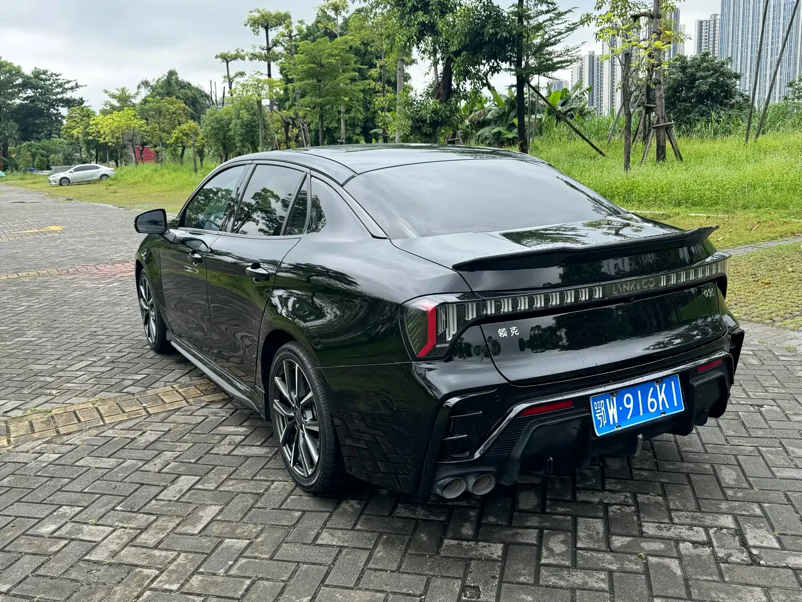 Фото 4 - Lynk & Co 03