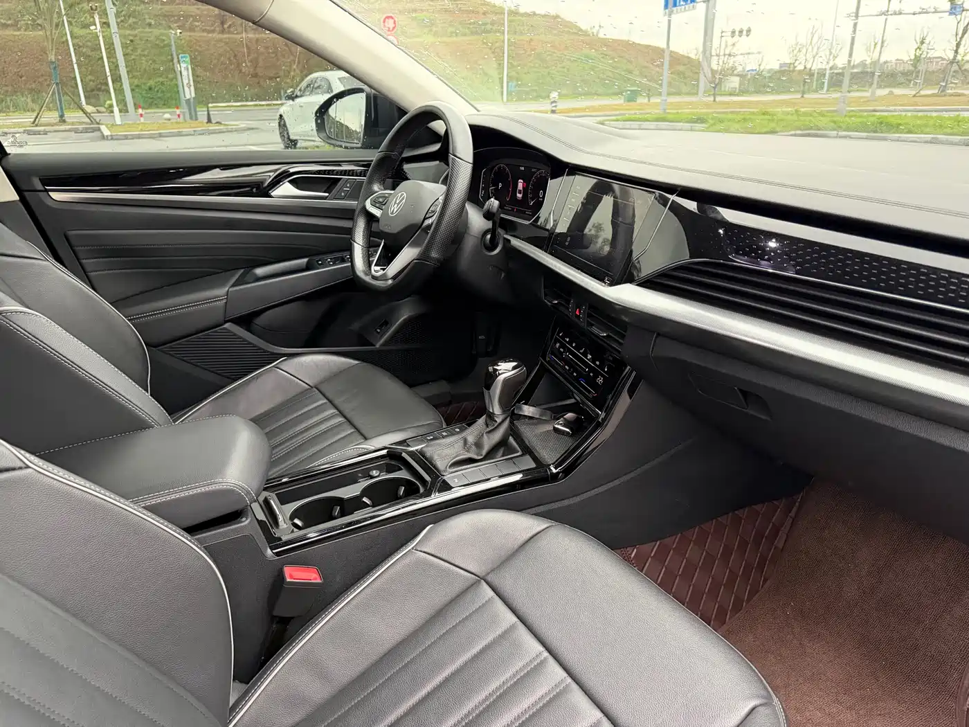 Volkswagen Passat 2022 330TSI Elite Edition фото 9
