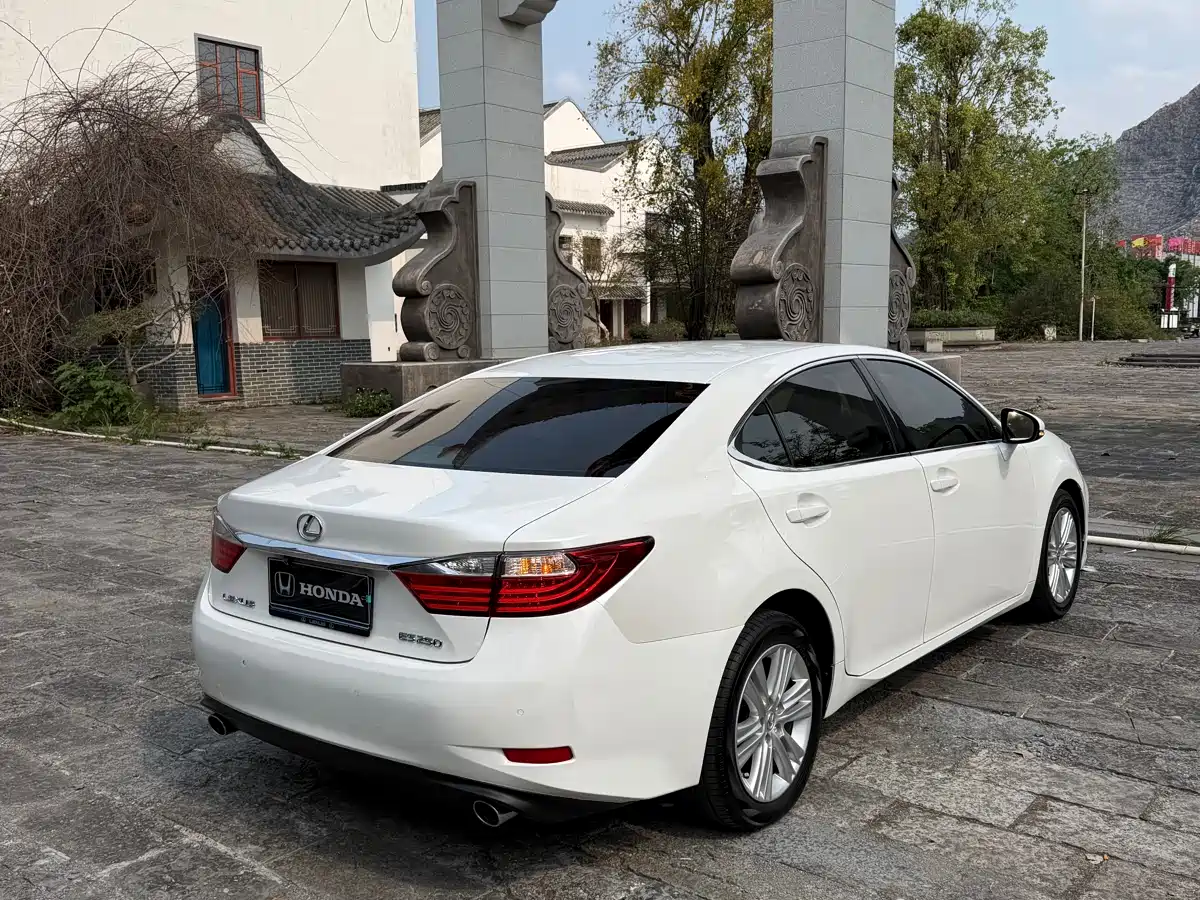 Lexus ES 2013 250 Elite Edition фото 6