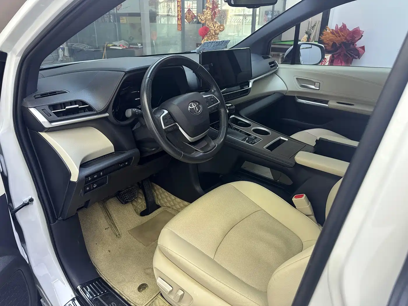 Toyota Sienna 2021 2.5L Hybrid Luxury Edition фото 4