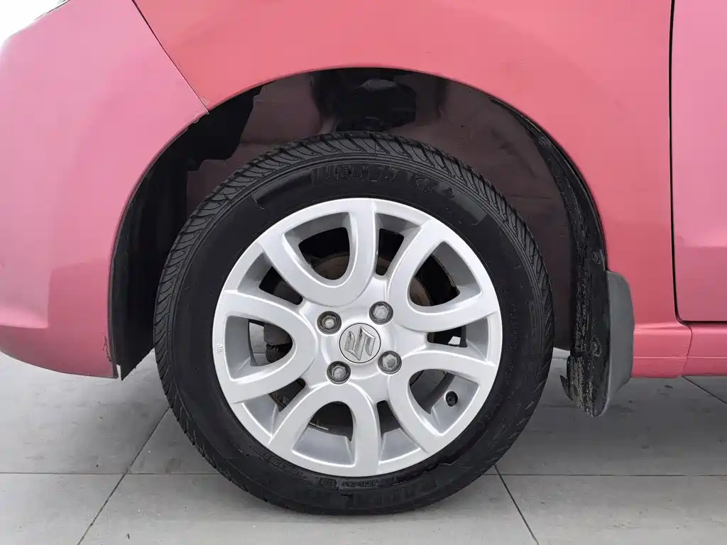 Фото 17 - Suzuki Alto
