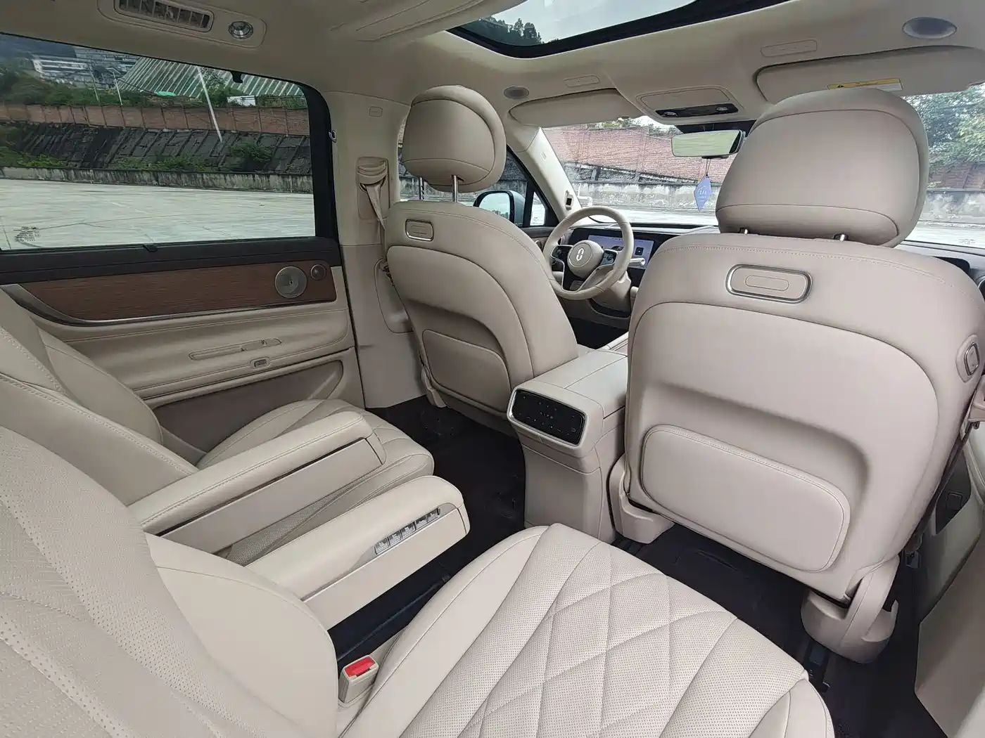 AITO Wenjie AITO M9 2024 Extended Range Ultra 42kWh 6-Seater фото 24