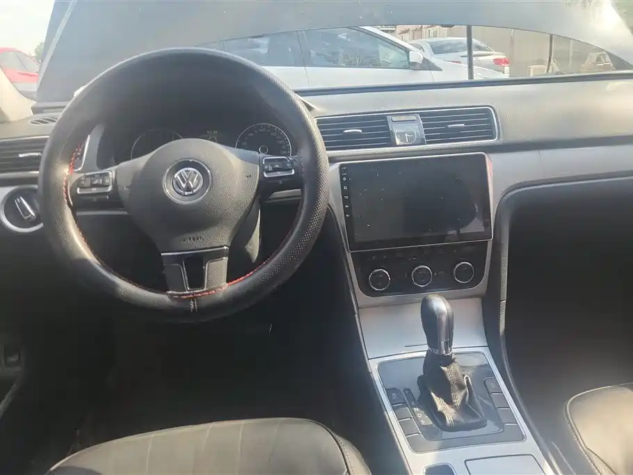 Volkswagen Passat 2014 1.8TSI Automatic Honor Edition фото 12