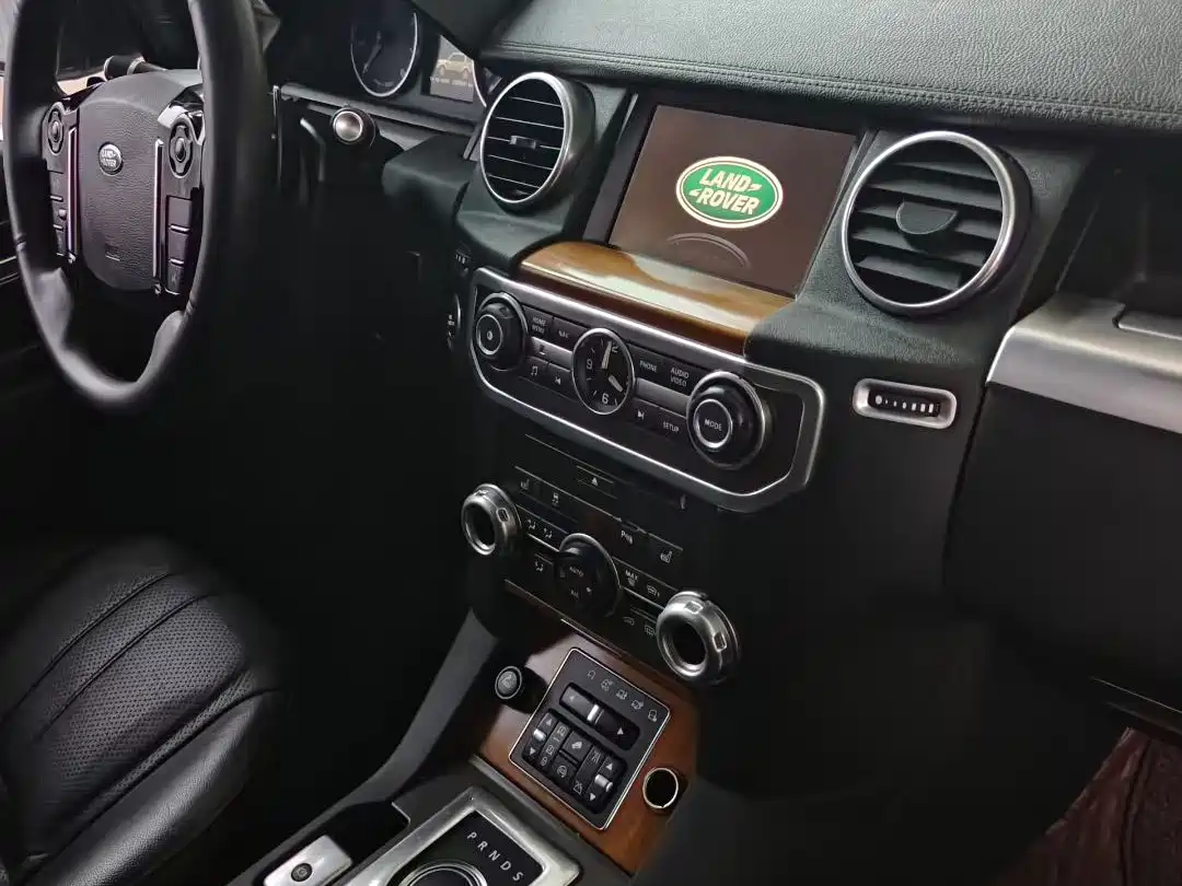 Land Rover Discovery 2015 3.0 SC V6 SE фото 7