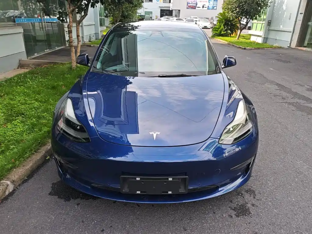 Фото 3 - Tesla Model 3