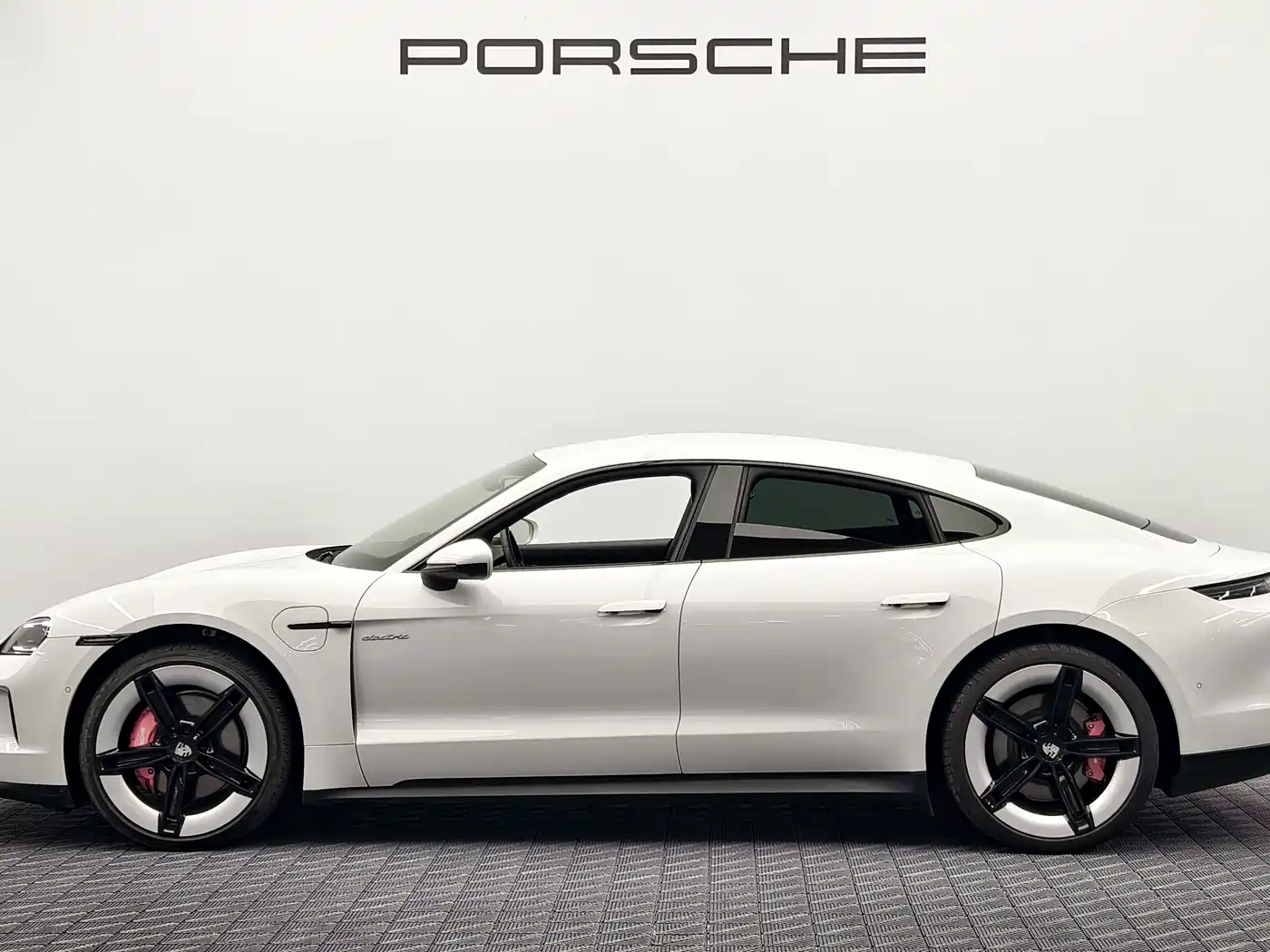 Porsche Taycan 2025