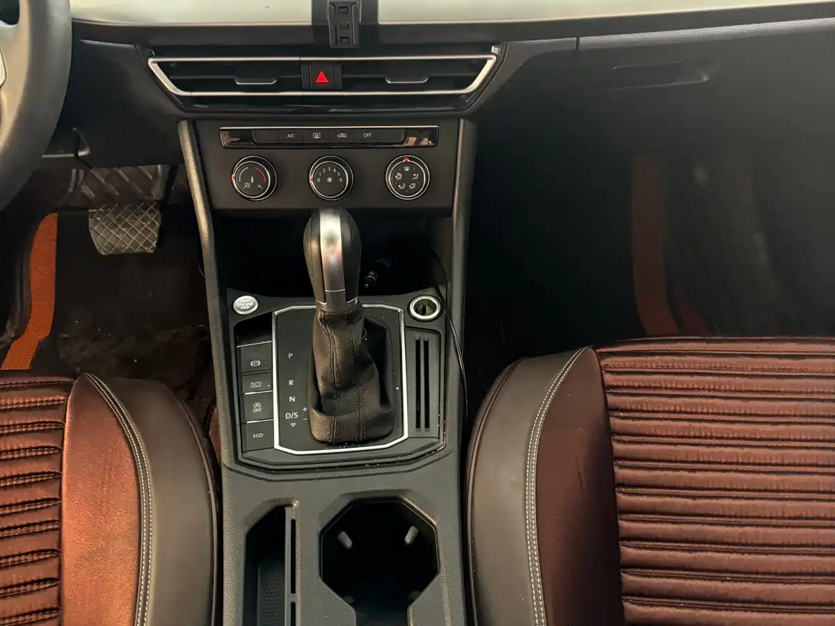 Volkswagen Lavida 2023 300TSI DSG Starlight Full Comfort Edition фото 11