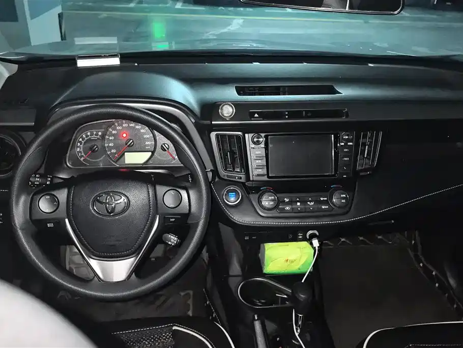 Toyota RAV4 Rongfang 2016 2.0L CVT 2WD Trend (China V) фото 12