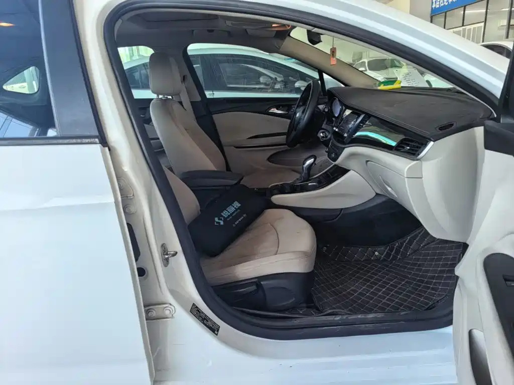 Photo 20 - Buick Verano