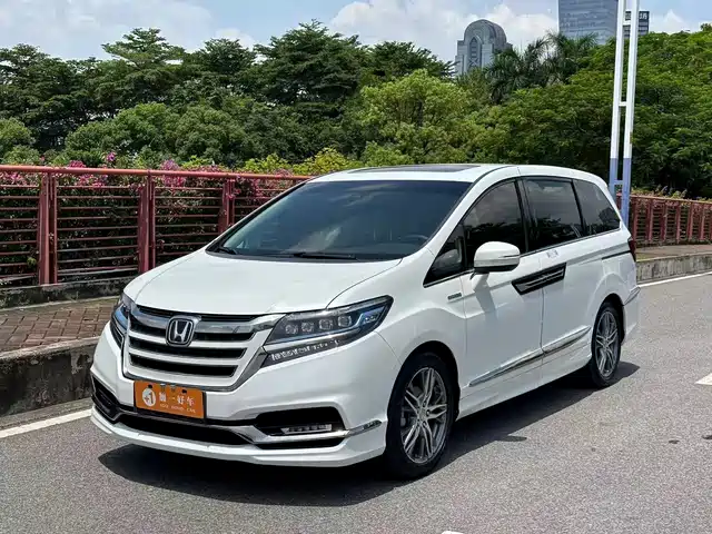 Honda Elysion 2.0L, Гибрид, Люкс