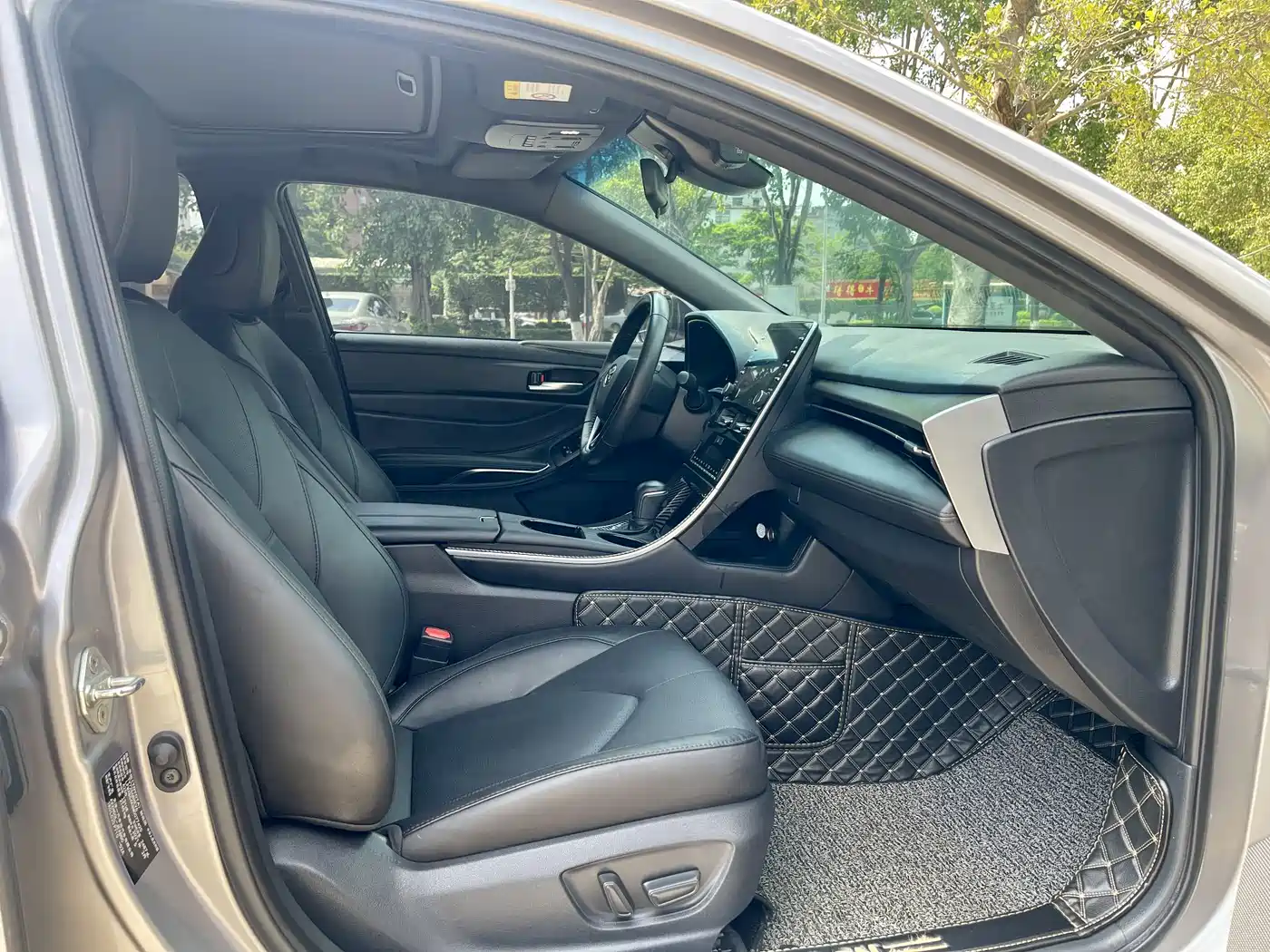 Toyota Avalon 2019 Hybrid 2.5L Luxury Edition China V фото 9