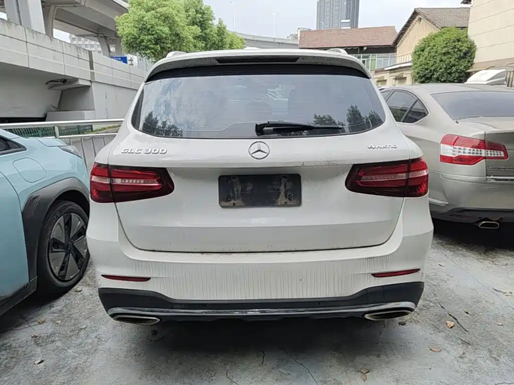 صورة 6 - Mercedes-Benz GLC