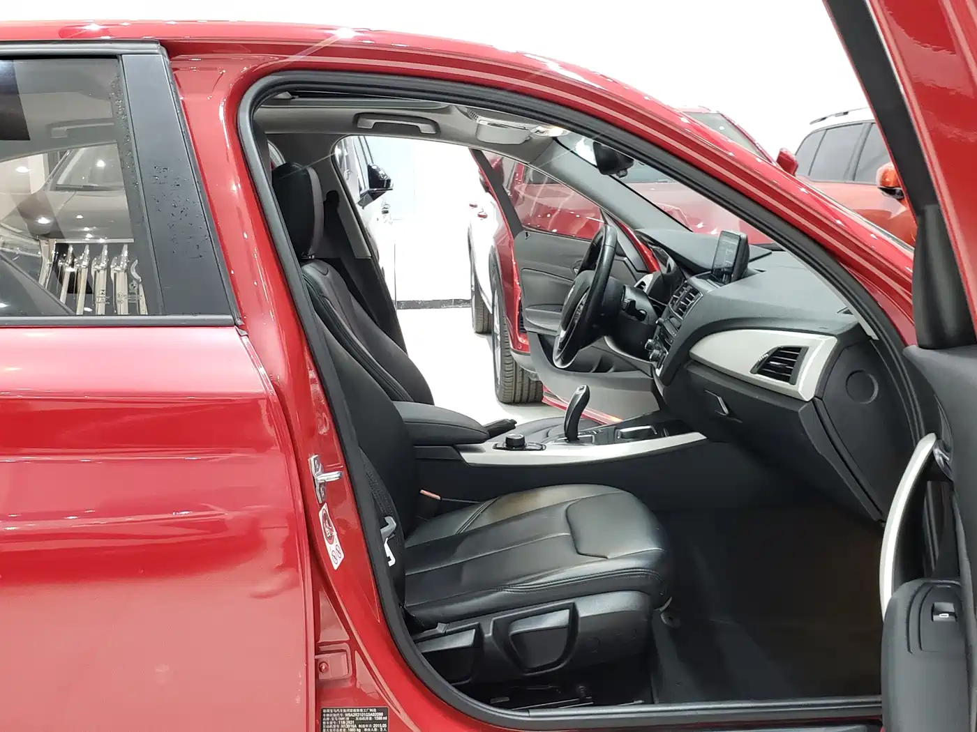 BMW 1 Series (Import) 2015 118i Leading фото 10