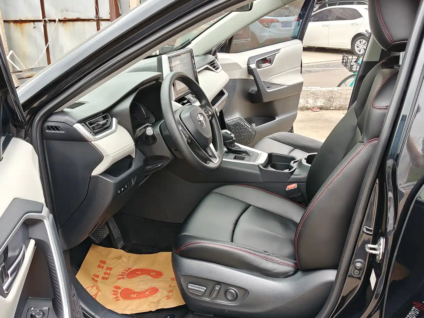 Toyota RAV4 Rongfang 2020 Hybrid 2.5L E-CVT 2WD Elite Edition фото 6