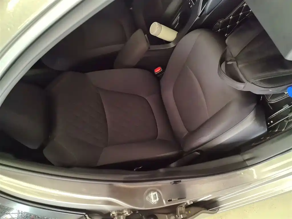 Toyota Corolla 2021 Hybrid 1.8L E-CVT Pioneer Edition фото 17