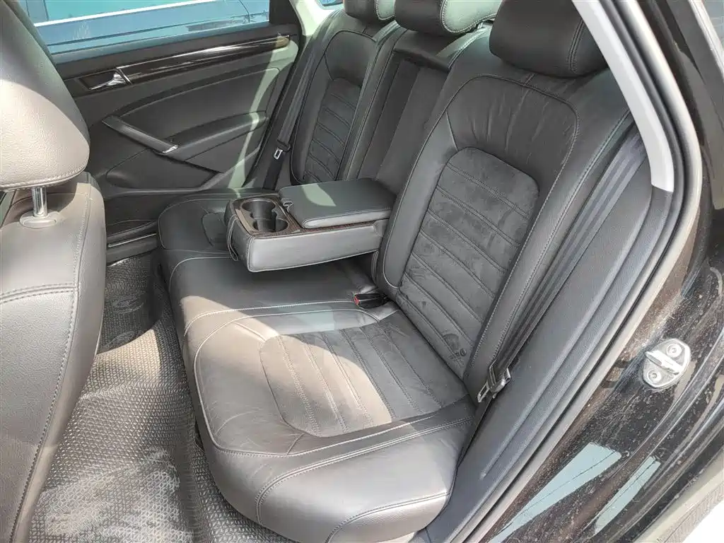 Volkswagen Passat 2015 1.8TSI DSG Ultimate Edition фото 17