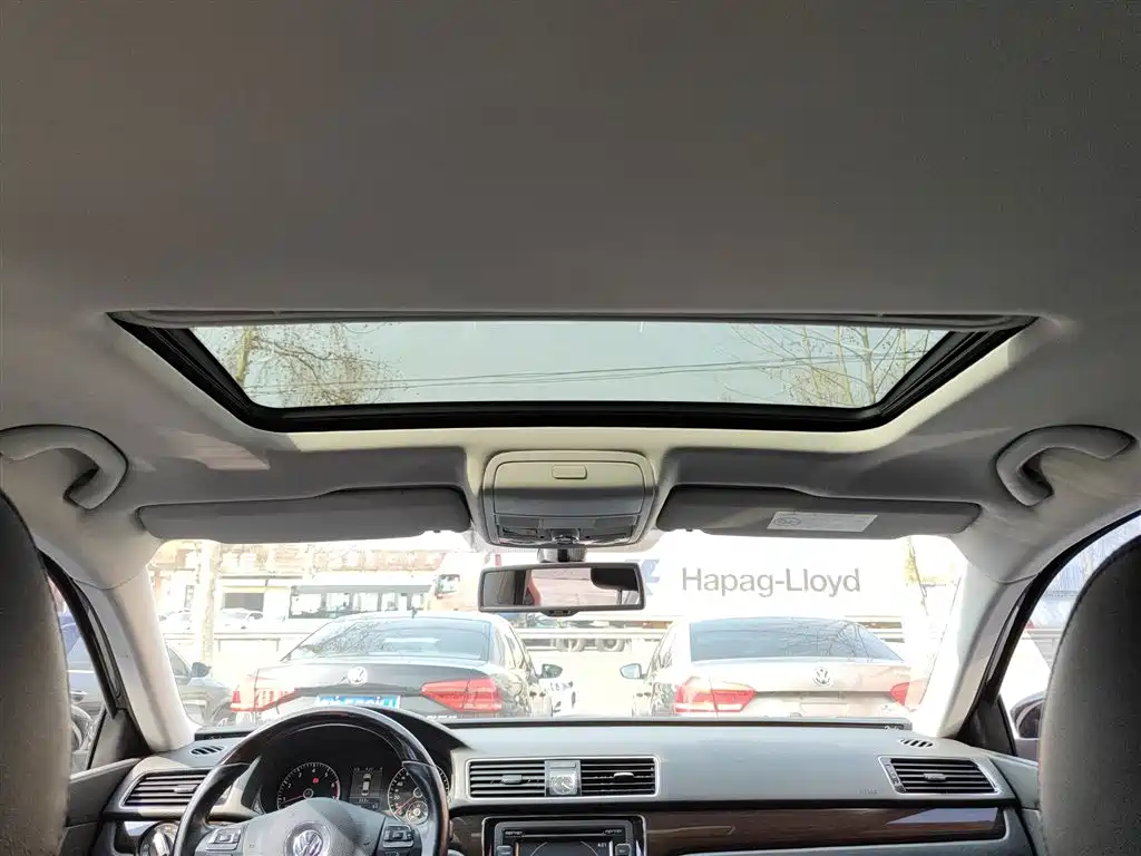 Volkswagen Passat 2015 1.8TSI DSG Ultimate Edition фото 18