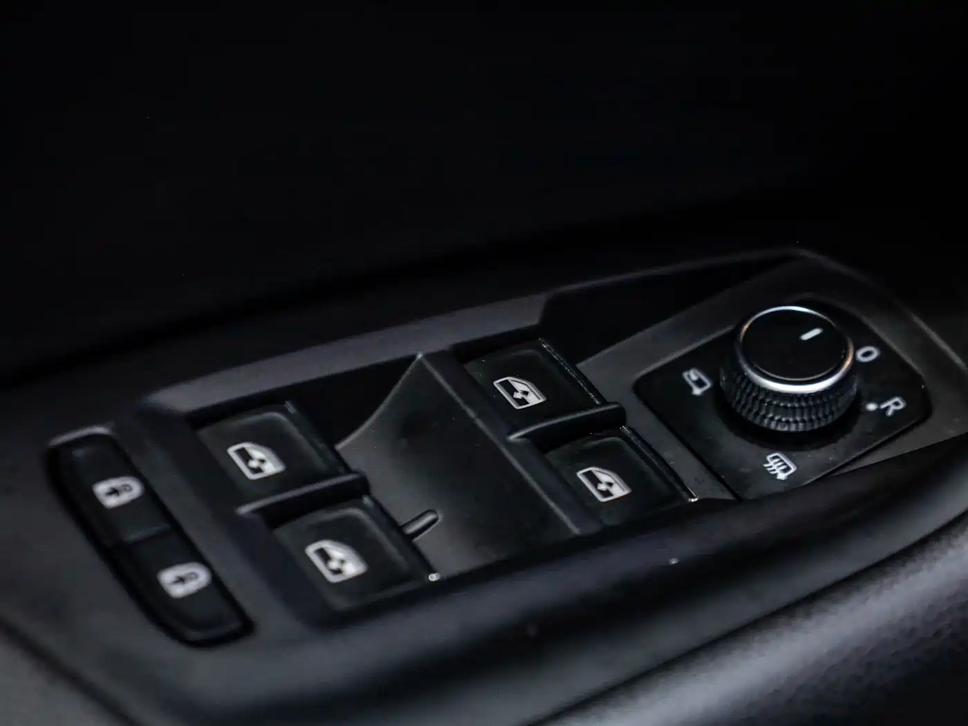 Volkswagen Touareg 2021 3.0TSI Sharp Edition with Gloss Black Sports Package фото 3