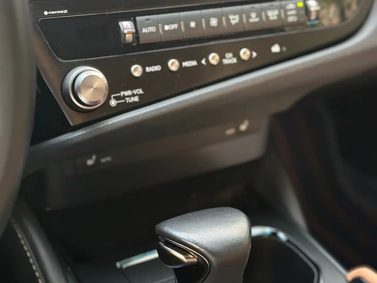 Lexus ES 2022 300h Excellence Edition фото 6