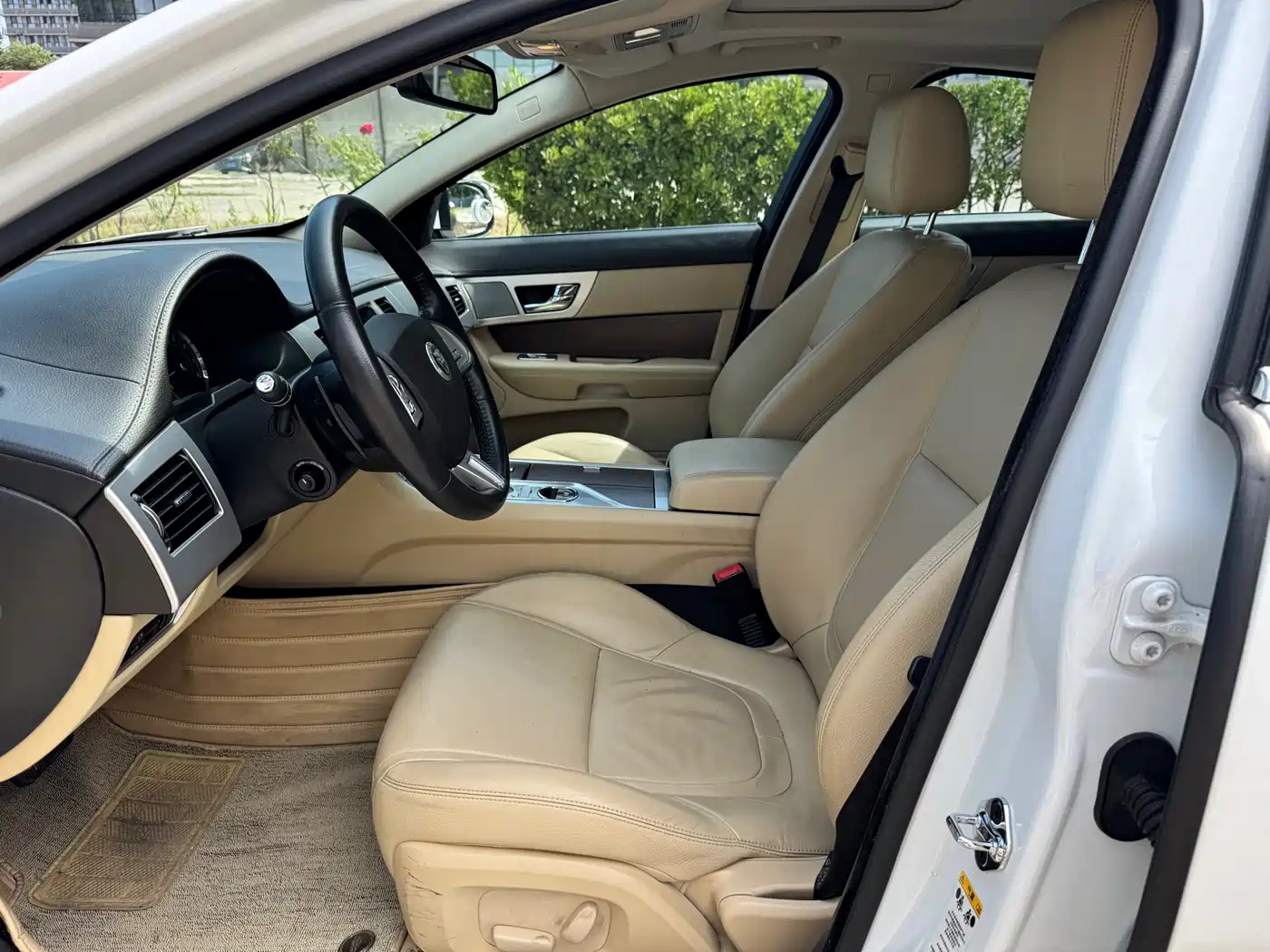 Jaguar XF 2013 2013 XF 2.0T Luxury Edition
