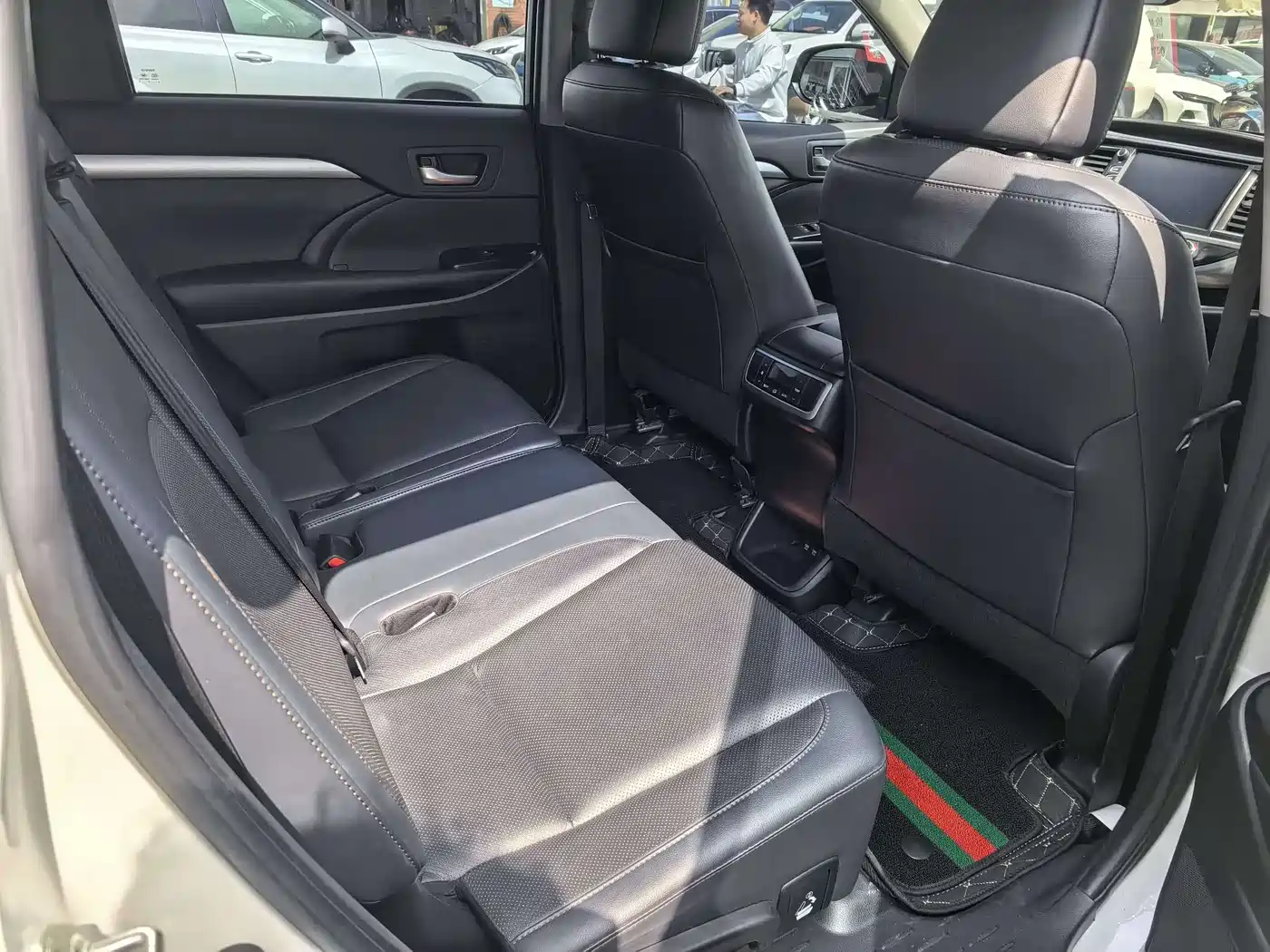 Toyota Highlander 2020 2.0T 4WD Millionth Anniversary Edition 7-Seater фото 8