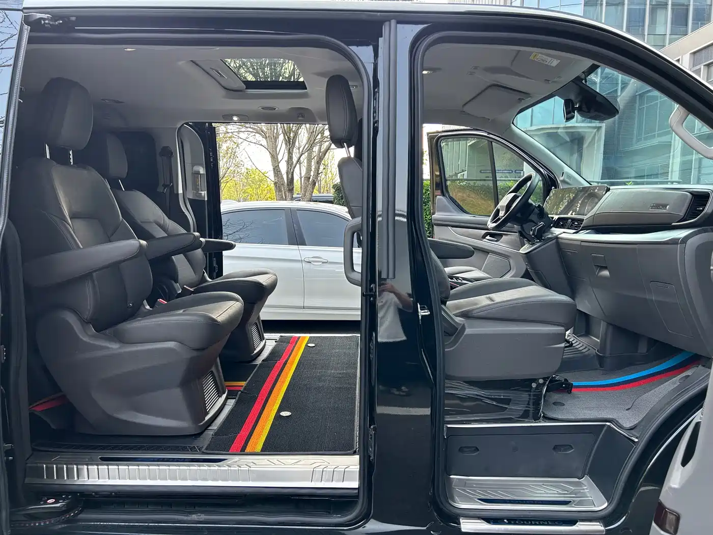 Ford Tourneo 2023 2.0T Automatic Premium Edition фото 13