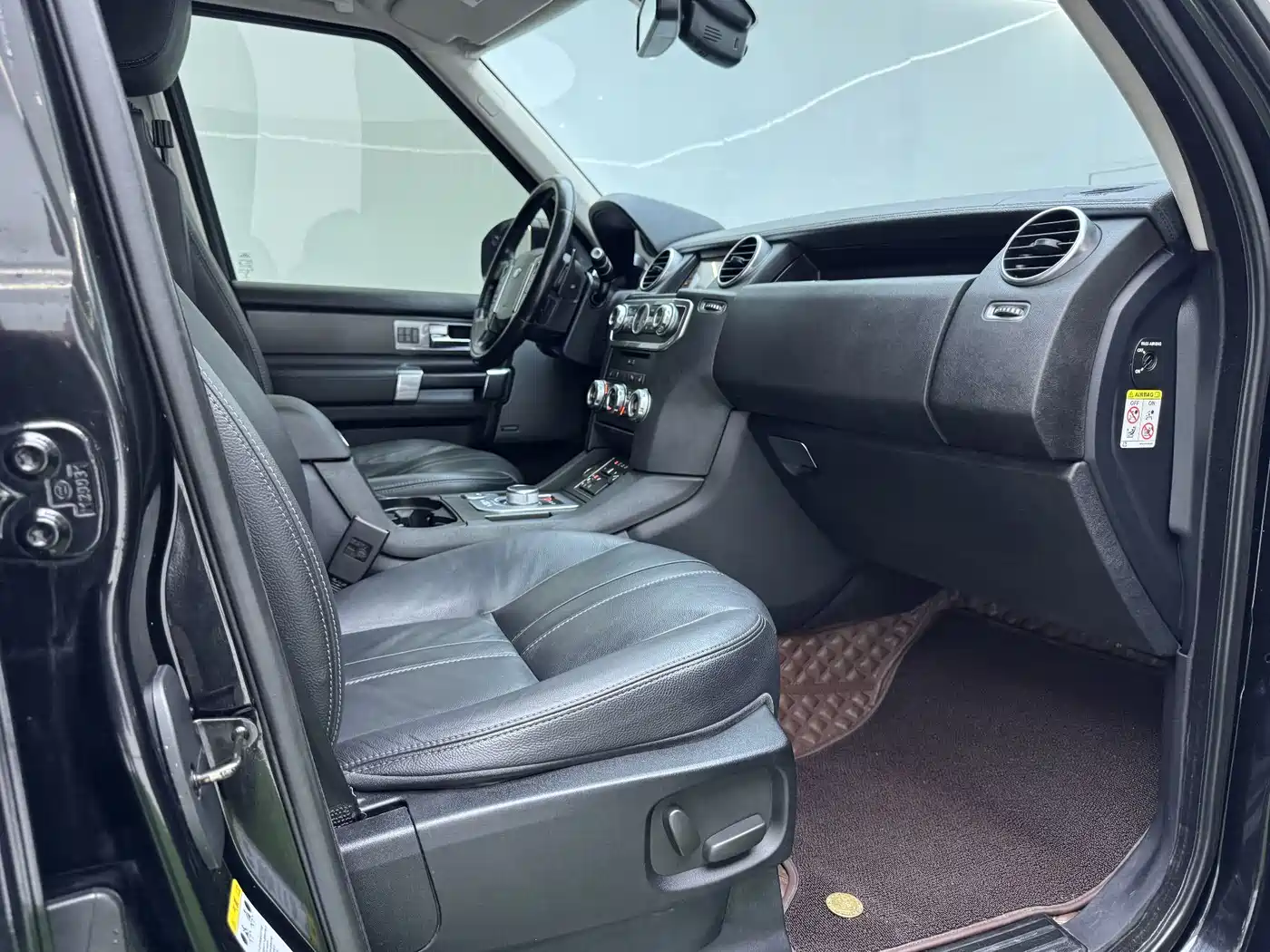 Land Rover Discovery 2016 3.0 SC V6 HSE фото 9