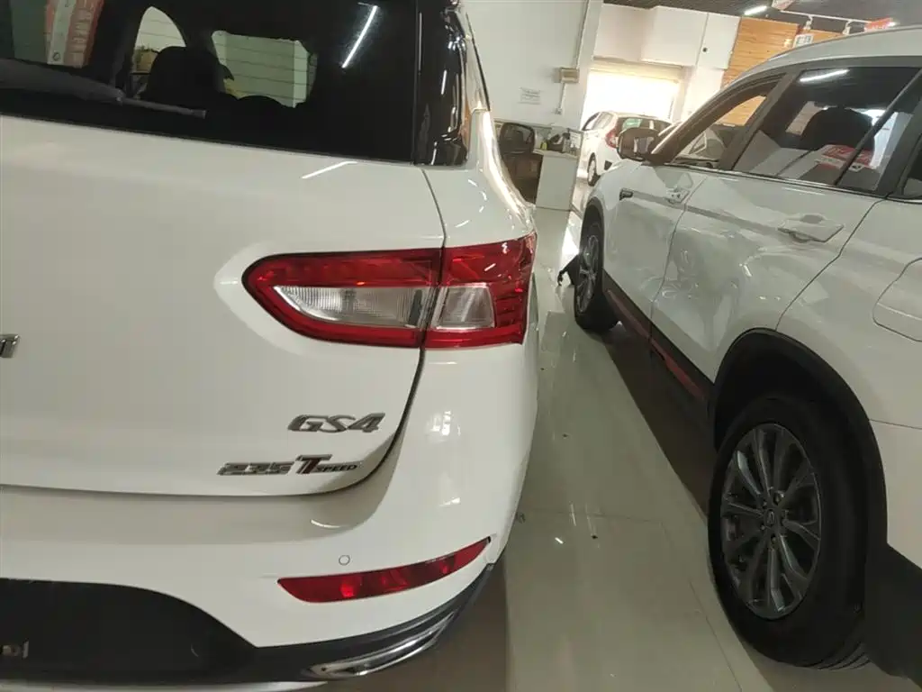GAC Trumpchi Trumpchi GS4 2016 235T G-DCT Luxury Edition фото 8