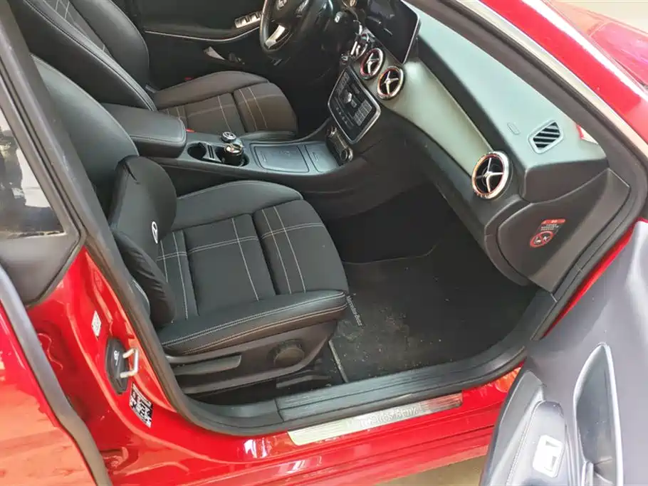 Mercedes-Benz CLA (Import) 2016 Facelift CLA 200 Sport фото 8