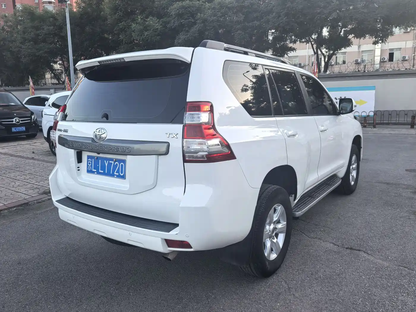 Toyota Prado 2014 4.0L Automatic TX-L фото 3