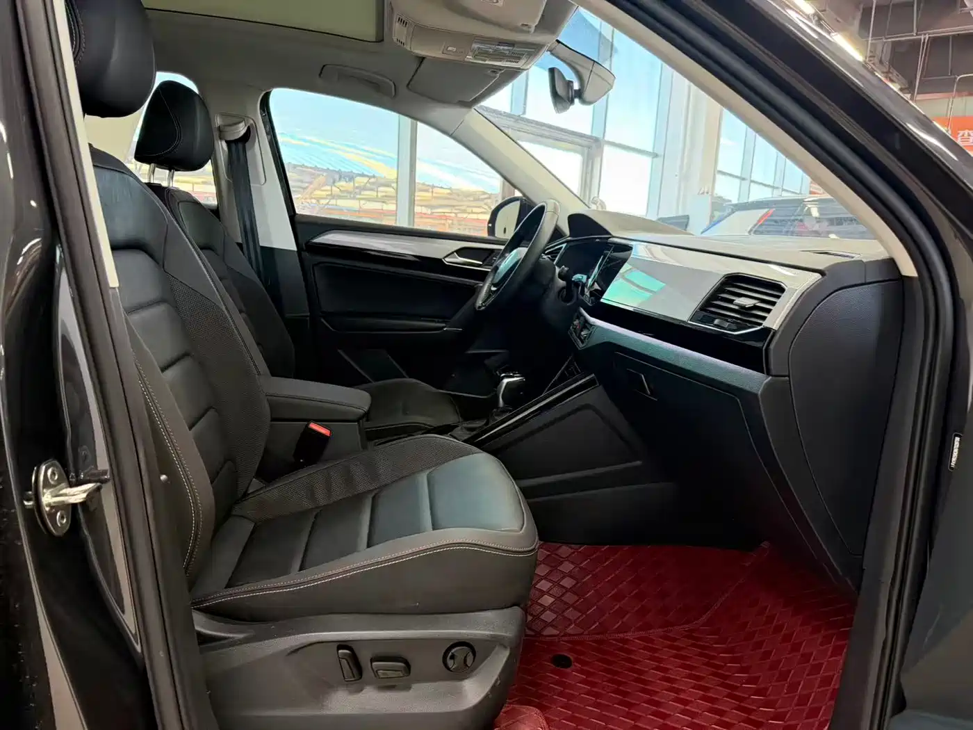 Volkswagen Tayron 2022 280TSI 2WD Luxury Smart Connect Edition фото 17