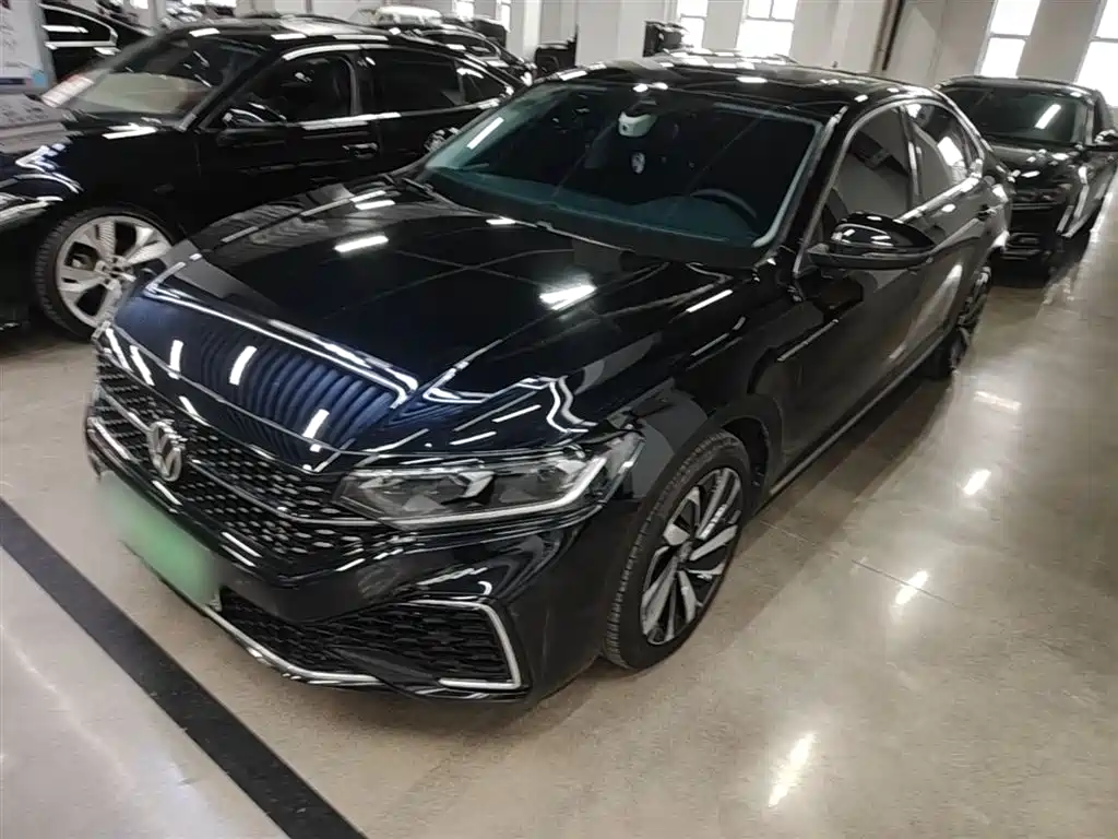 Volkswagen Passat 2022 330TSI Starlight Luxury Edition