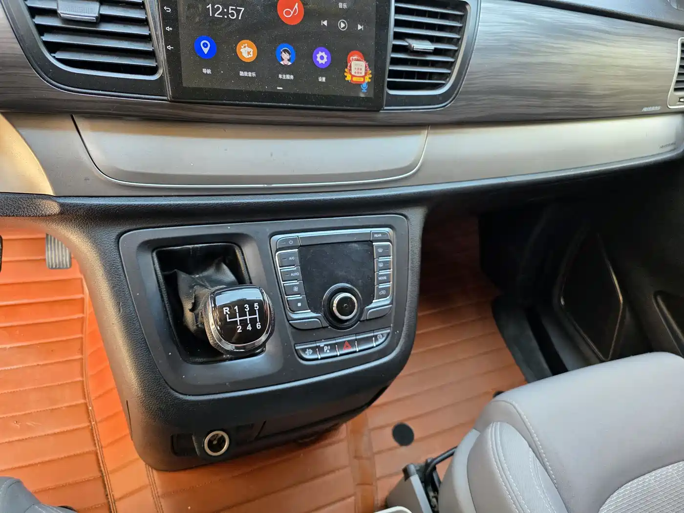 SAIC Maxus Maxus G10 2021 2.0T Manual Elite Edition Diesel 7-Seater фото 14