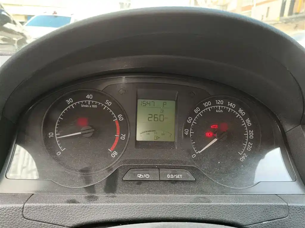 Škoda Rapid 2016 1.6L Automatic Pioneer Edition фото 4