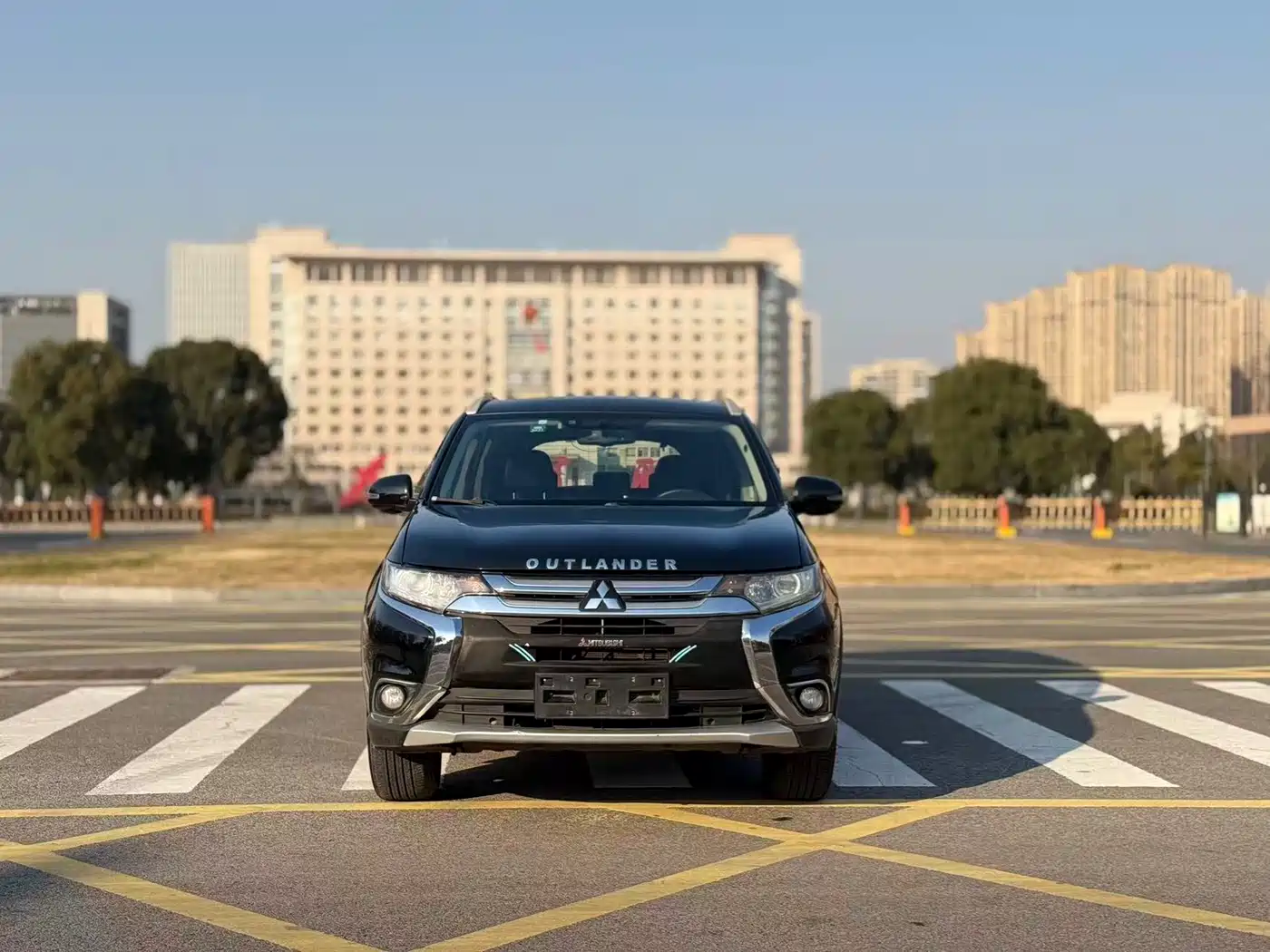 MITSUBISHI OUTLANDER
