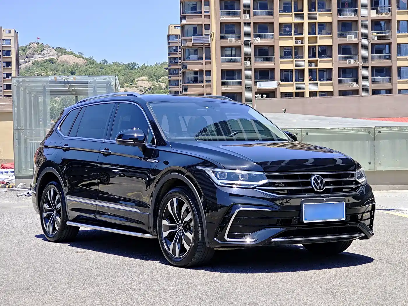 Volkswagen Tiguan L 2024 330TSI Automatic 2WD R-Line Premium Enjoyment Edition фото 3