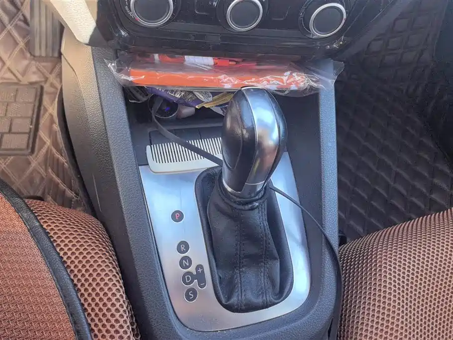 Volkswagen Sagitar 2014 Facelift 1.6L Automatic Comfort фото 16