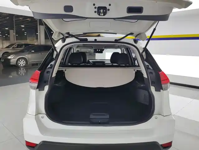 Nissan X-Trail 2021 2.0L CVT 2WD XL Premium Smart Luxury — фото 4