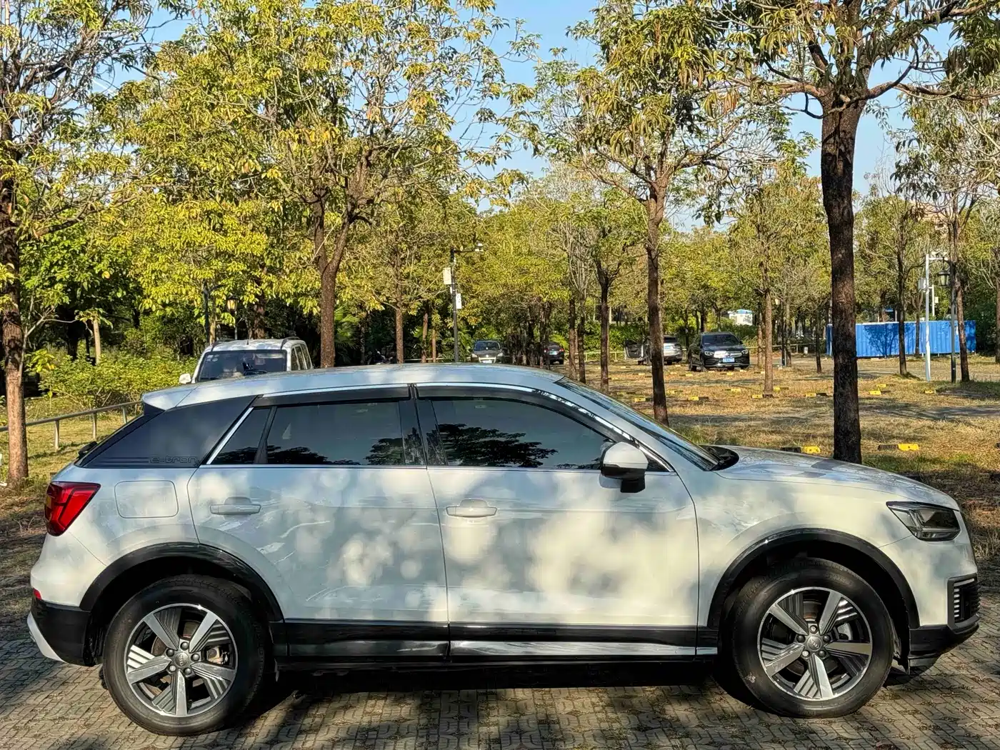 AUDI Q2L E TRON