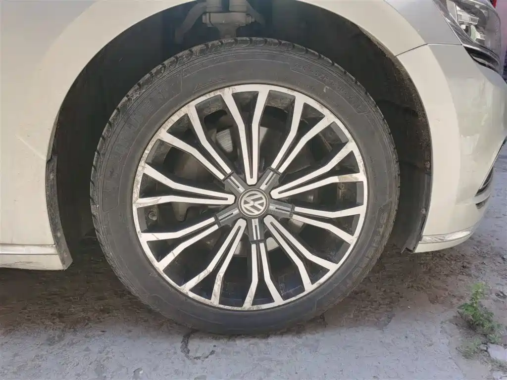 Volkswagen Phideon 2018 Facelift 380TSI FWD Business фото 24