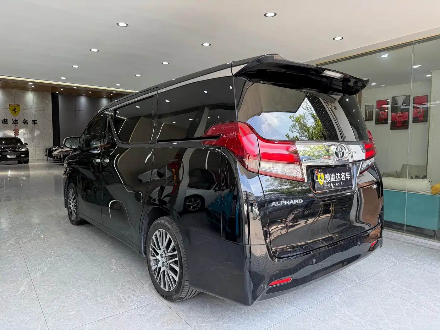 Toyota Alphard 2018 3.5L Luxury фото 13