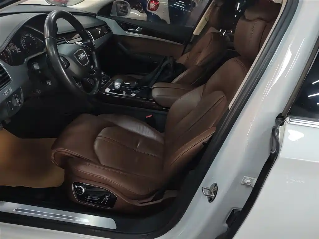 Audi A8 2014 A8L 45 TFSI quattro Comfort фото 7