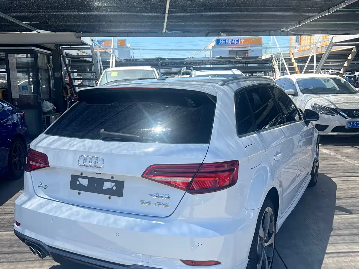 Audi A3 2018 30th Anniversary Sportback 35 TFSI Sport фото 4