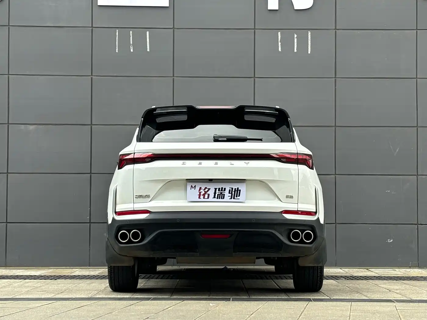 Фото 8 - Geely Binyue