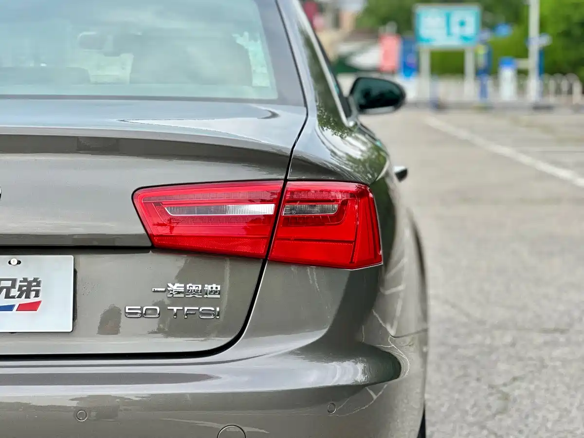 Photo 14 - Audi A6L