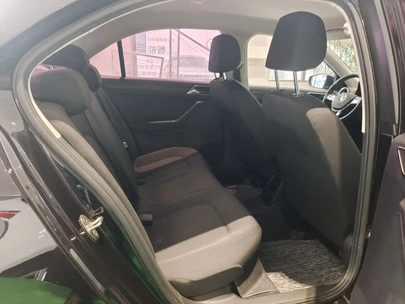 Photo 9 - Volkswagen Jetta