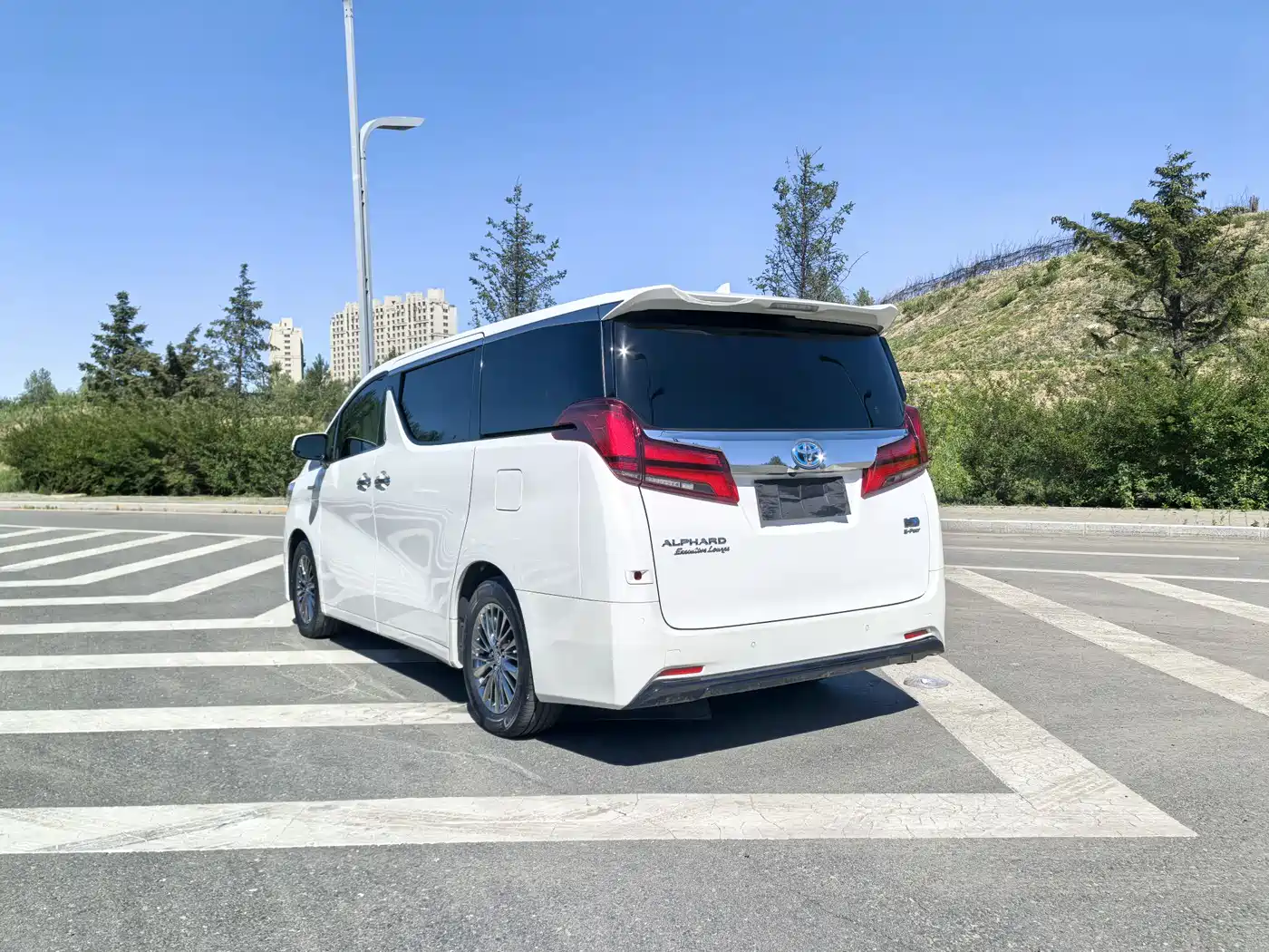 Toyota Alphard 2021 Hybrid 2.5L Premium фото 4
