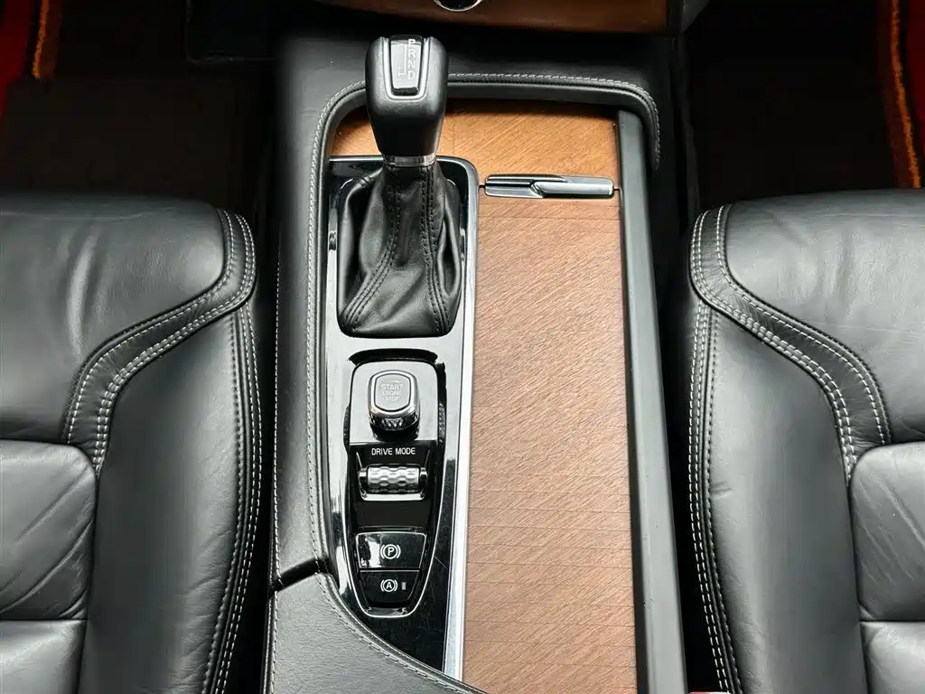Фото 28 - Volvo XC90