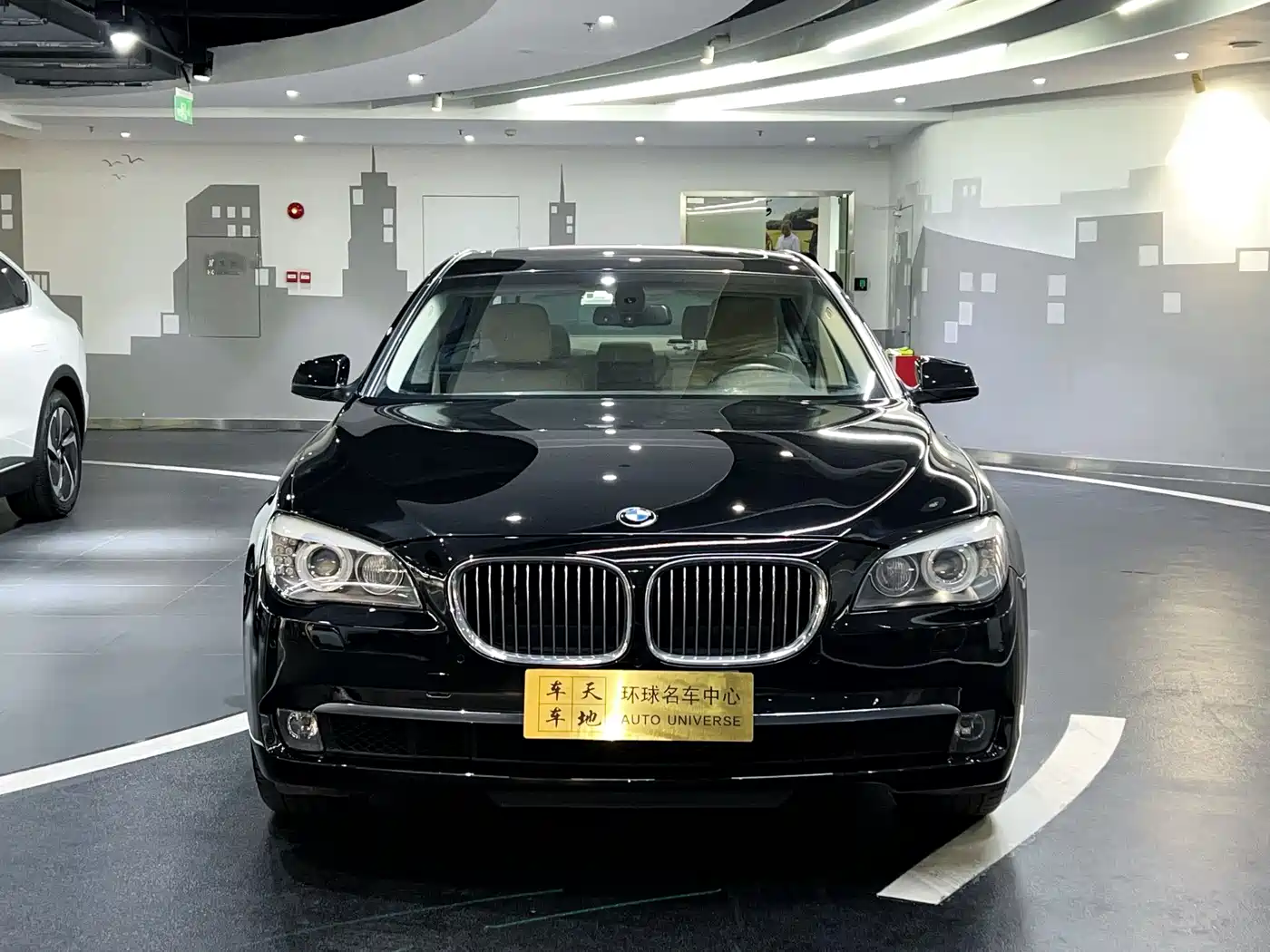 BMW 7 Series 2009 Model 740Li Leading Edition фото 2