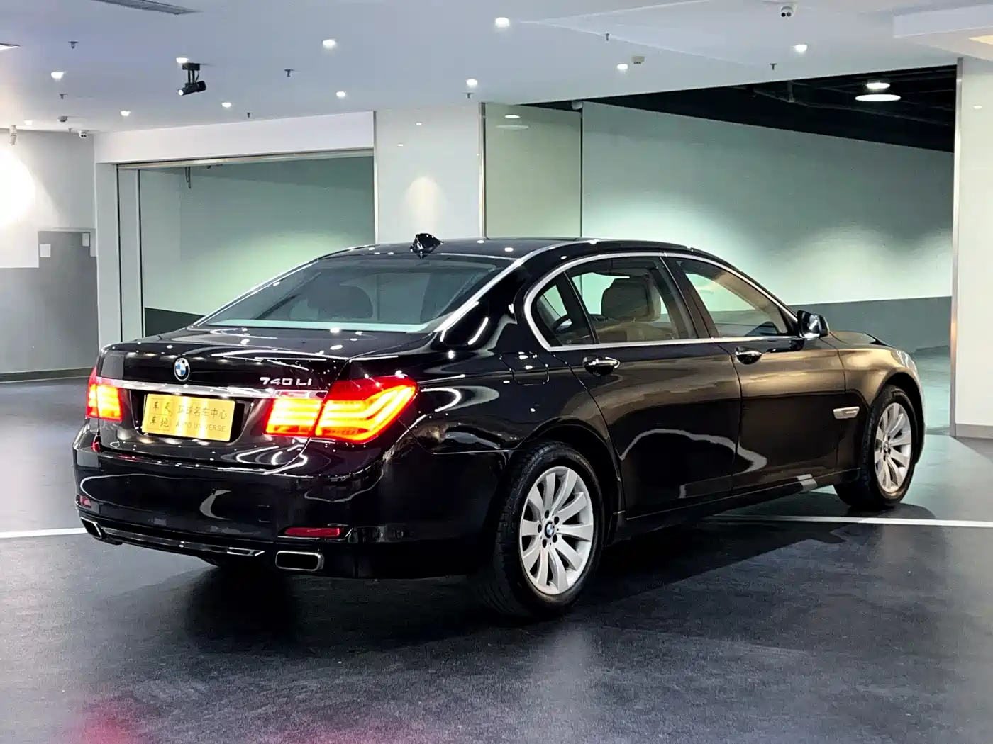BMW 7 Series 2009 Model 740Li Leading Edition фото 4